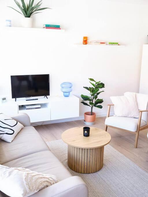 אוסטנדה Hugo By The Harbor, Light-Filled And Centrally Located Apartment - Free Parking מראה חיצוני תמונה