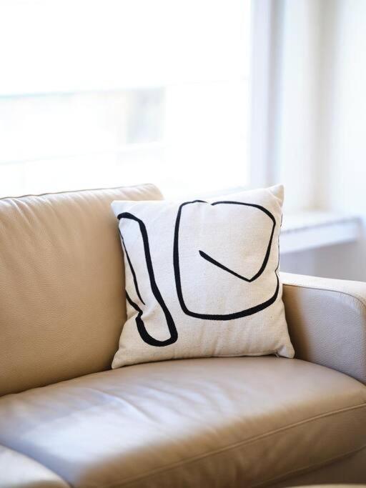 אוסטנדה Hugo By The Harbor, Light-Filled And Centrally Located Apartment - Free Parking מראה חיצוני תמונה