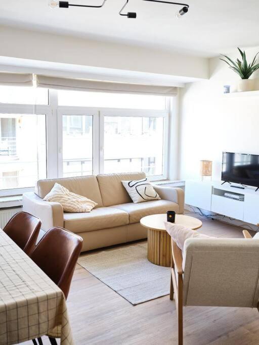 אוסטנדה Hugo By The Harbor, Light-Filled And Centrally Located Apartment - Free Parking מראה חיצוני תמונה